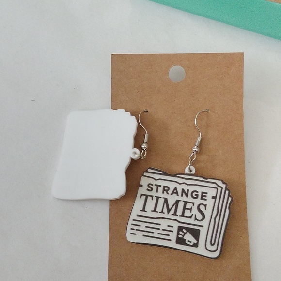 Strange Times Newspaper + Frosty Beer Mug Earrings, set of 2 - Picture 4 of 9